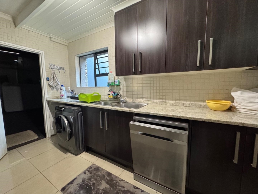 5 Bedroom Property for Sale in Waterkloof Ridge Gauteng