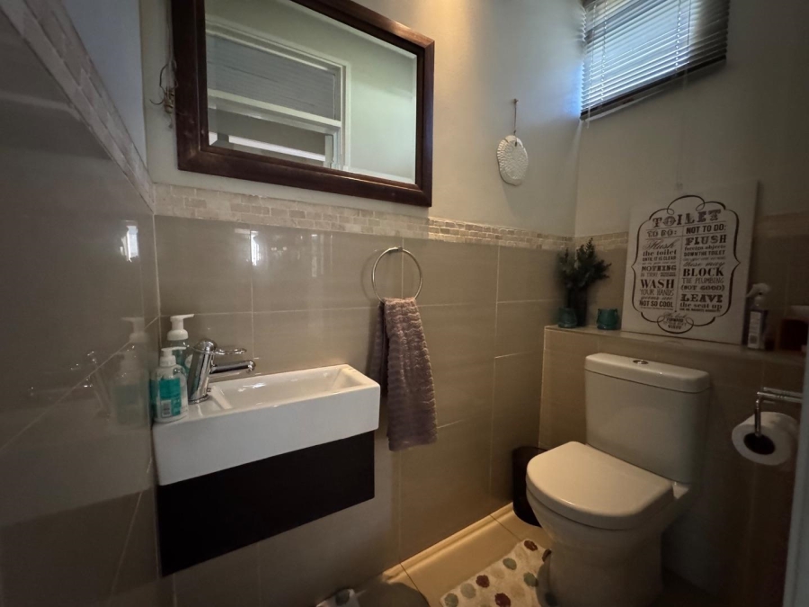5 Bedroom Property for Sale in Waterkloof Ridge Gauteng