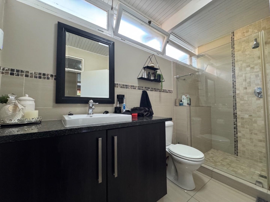 5 Bedroom Property for Sale in Waterkloof Ridge Gauteng