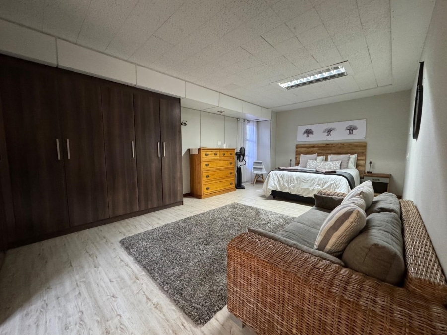 5 Bedroom Property for Sale in Waterkloof Ridge Gauteng