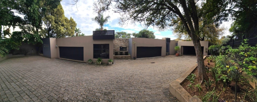 5 Bedroom Property for Sale in Waterkloof Ridge Gauteng