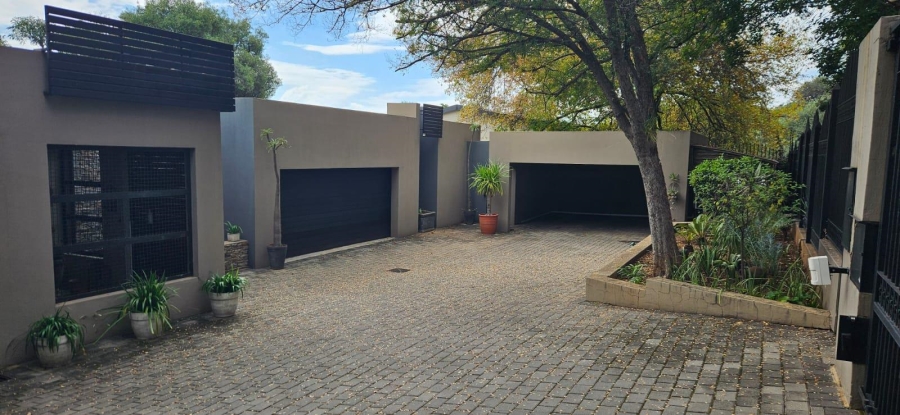 5 Bedroom Property for Sale in Waterkloof Ridge Gauteng