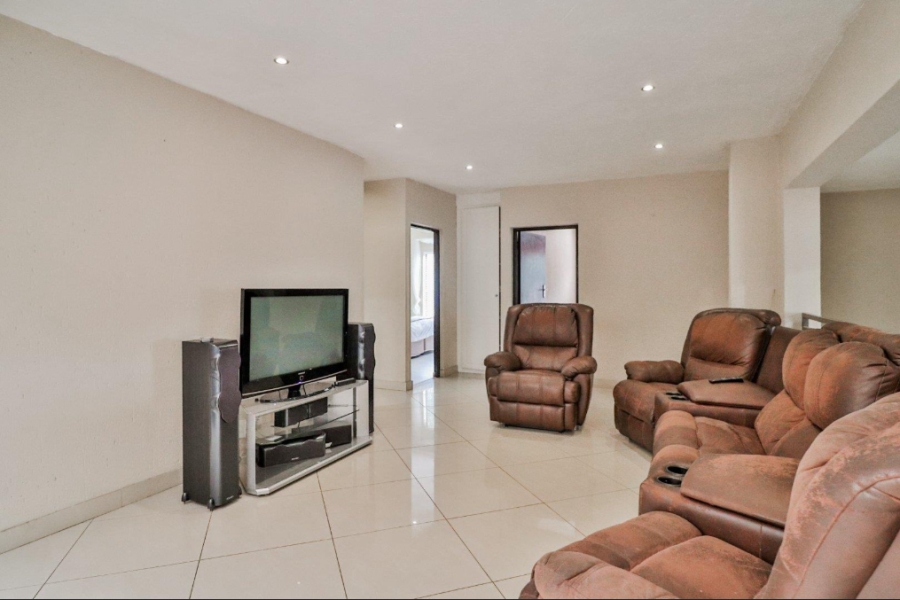 5 Bedroom Property for Sale in Meyersdal Gauteng