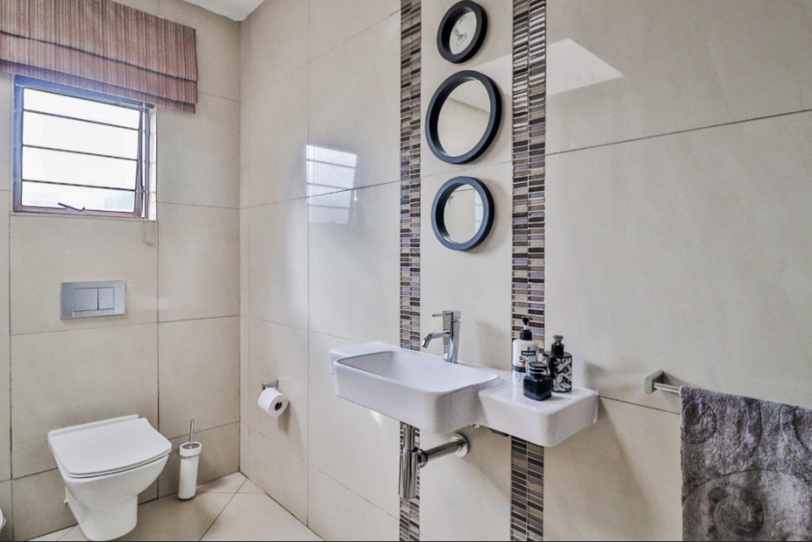 5 Bedroom Property for Sale in Meyersdal Gauteng