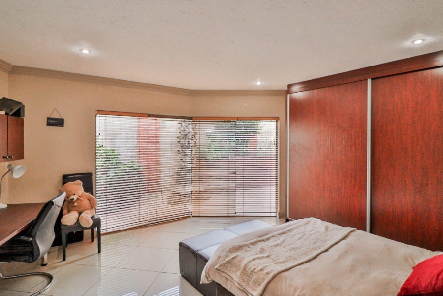 5 Bedroom Property for Sale in Meyersdal Gauteng