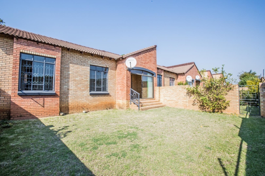 To Let 2 Bedroom Property for Rent in Equestria Gauteng