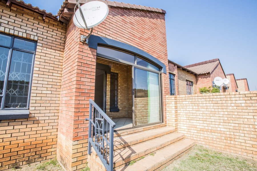 To Let 2 Bedroom Property for Rent in Equestria Gauteng