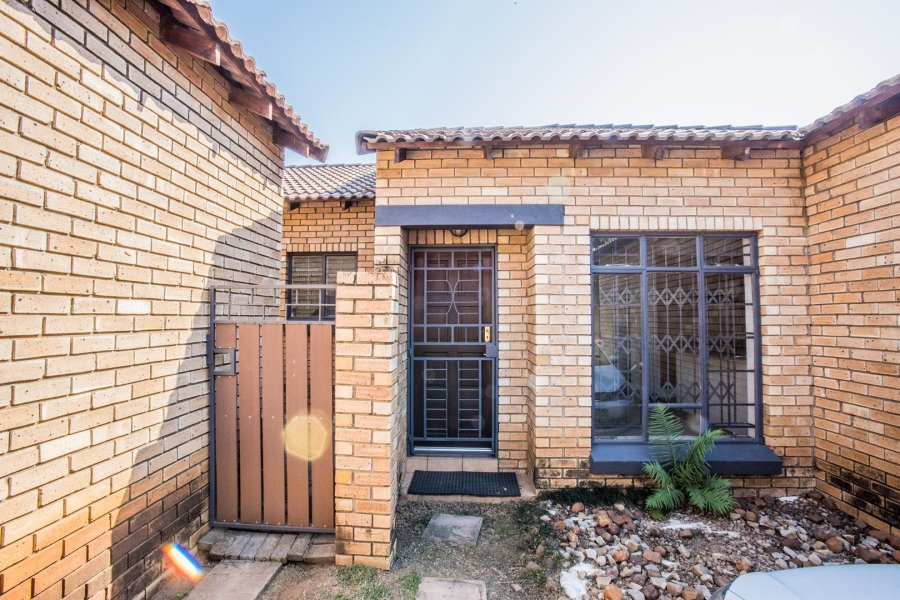 To Let 2 Bedroom Property for Rent in Equestria Gauteng