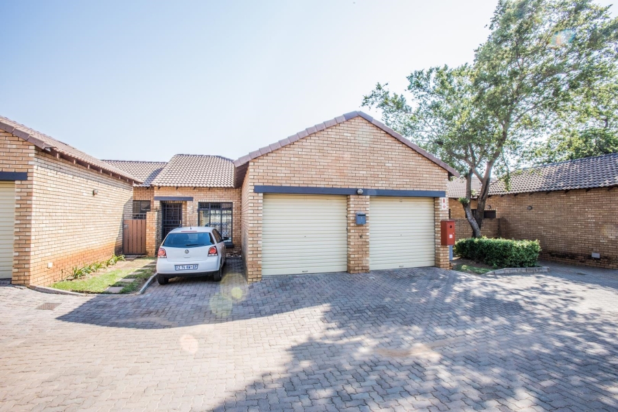 To Let 2 Bedroom Property for Rent in Equestria Gauteng