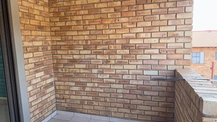 To Let 0 Bedroom Property for Rent in Roodekrans Gauteng