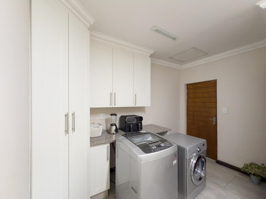4 Bedroom Property for Sale in Midstream Ridge Gauteng