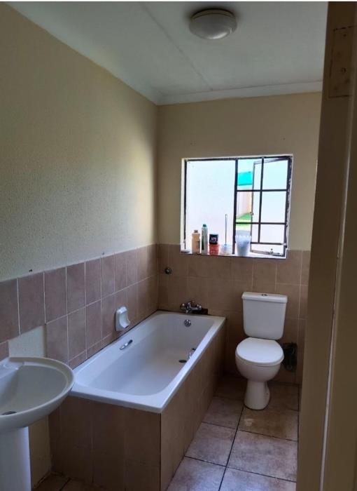 To Let 3 Bedroom Property for Rent in Lyndhurst Gauteng