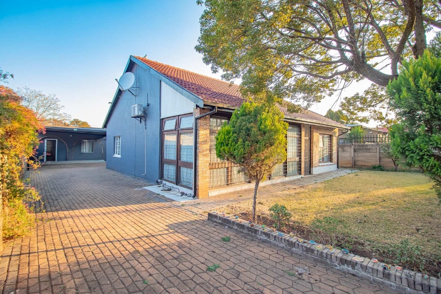 3 Bedroom Property for Sale in Mountain View Gauteng