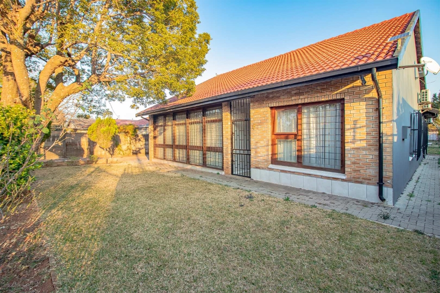 3 Bedroom Property for Sale in Mountain View Gauteng