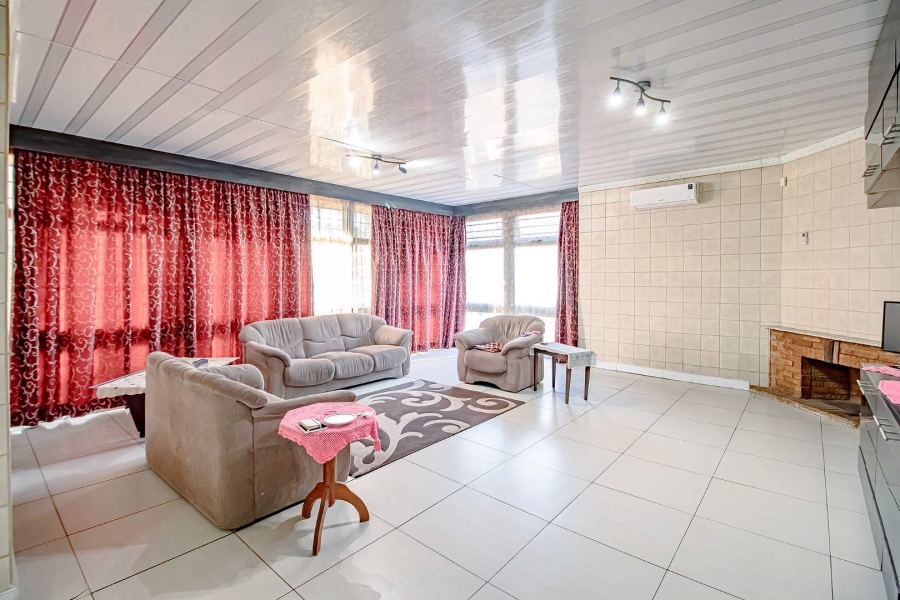 3 Bedroom Property for Sale in Mountain View Gauteng