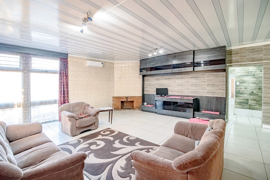 3 Bedroom Property for Sale in Mountain View Gauteng