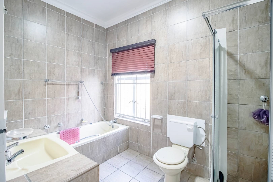 3 Bedroom Property for Sale in Mountain View Gauteng