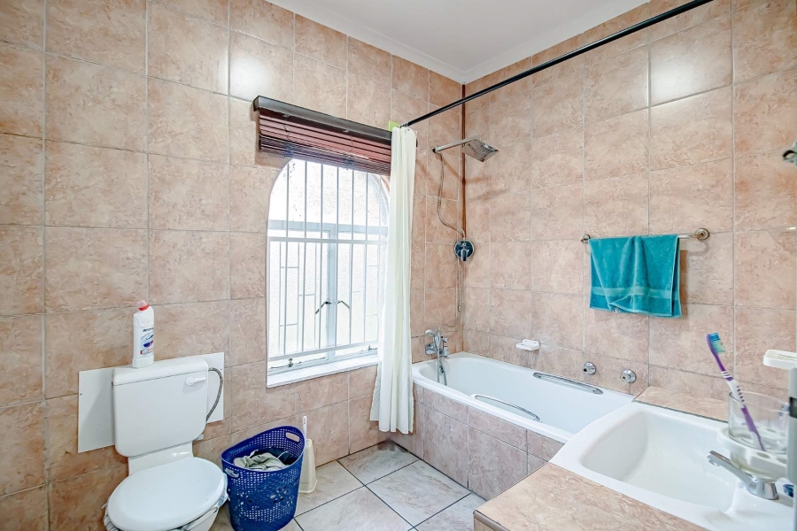 3 Bedroom Property for Sale in Mountain View Gauteng