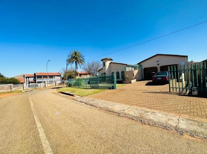 4 Bedroom Property for Sale in Palm Ridge Gauteng