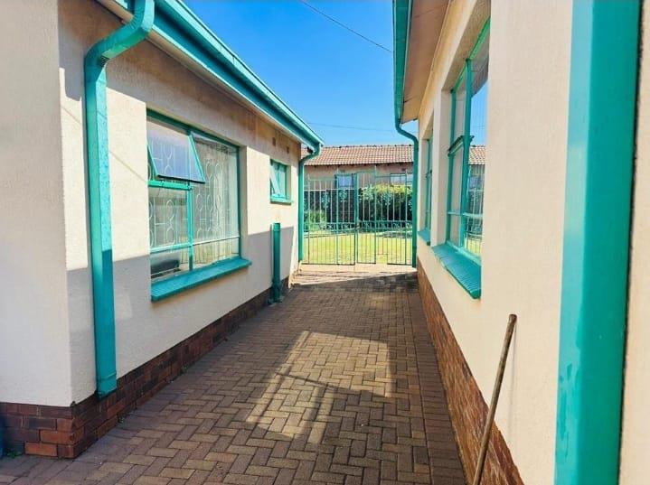 4 Bedroom Property for Sale in Palm Ridge Gauteng
