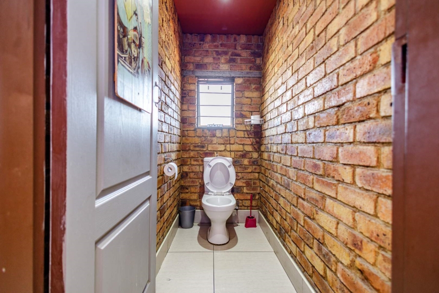 Commercial Property for Sale in Driehoek Gauteng