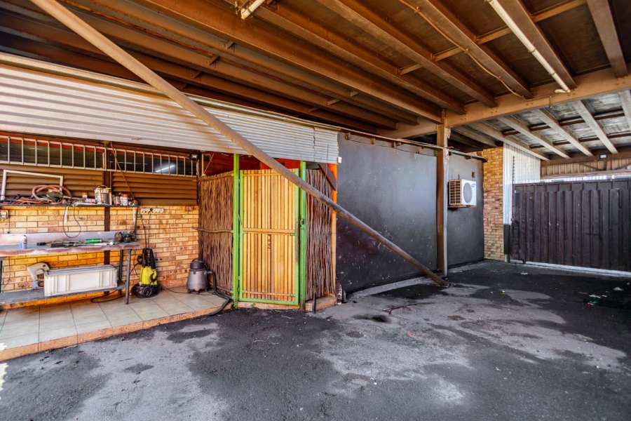 Commercial Property for Sale in Driehoek Gauteng