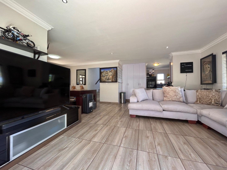 3 Bedroom Property for Sale in Bassonia Rock Gauteng