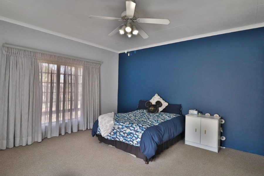 4 Bedroom Property for Sale in New Redruth Gauteng