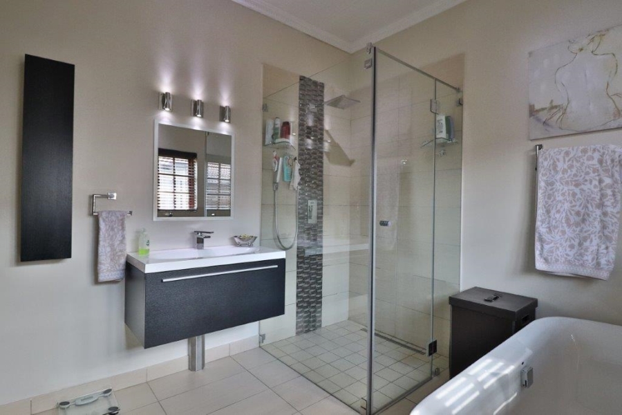 4 Bedroom Property for Sale in New Redruth Gauteng