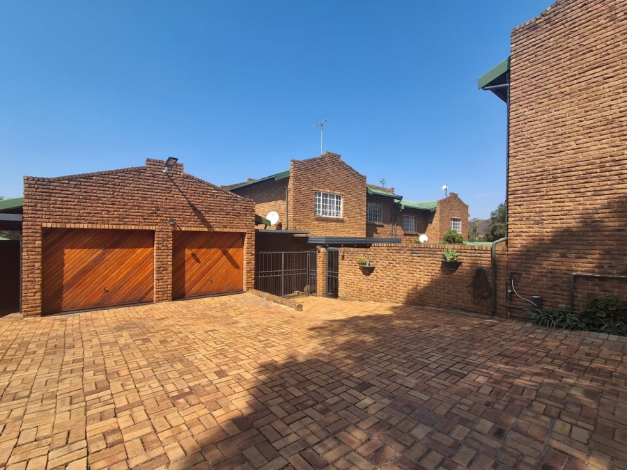 4 Bedroom Property for Sale in Bassonia Gauteng