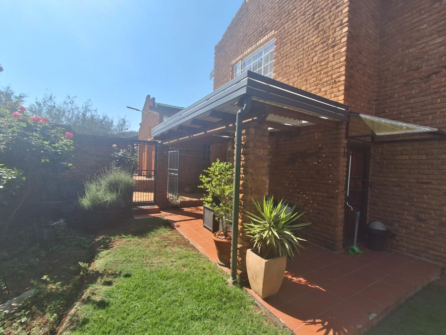 4 Bedroom Property for Sale in Bassonia Gauteng