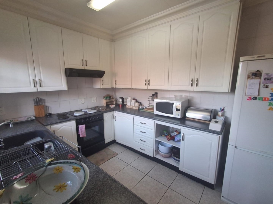 4 Bedroom Property for Sale in Bassonia Gauteng