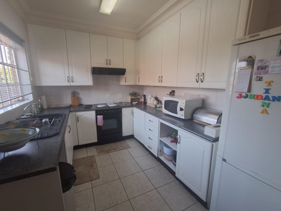 4 Bedroom Property for Sale in Bassonia Gauteng