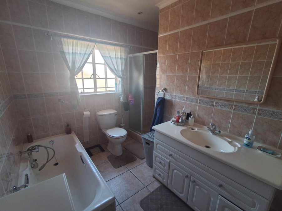 4 Bedroom Property for Sale in Bassonia Gauteng