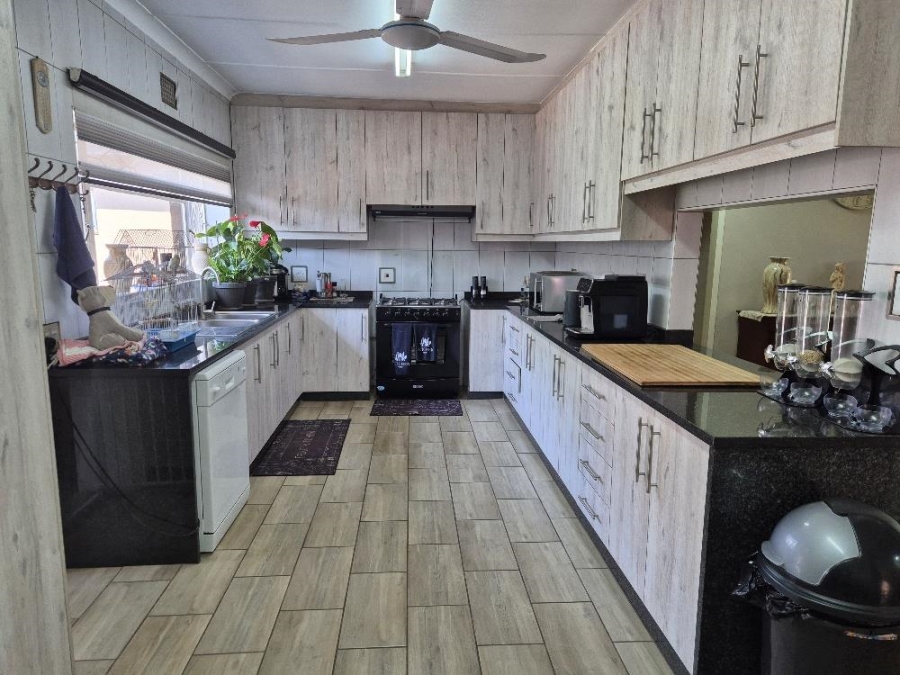 2 Bedroom Property for Sale in Lilianton Gauteng