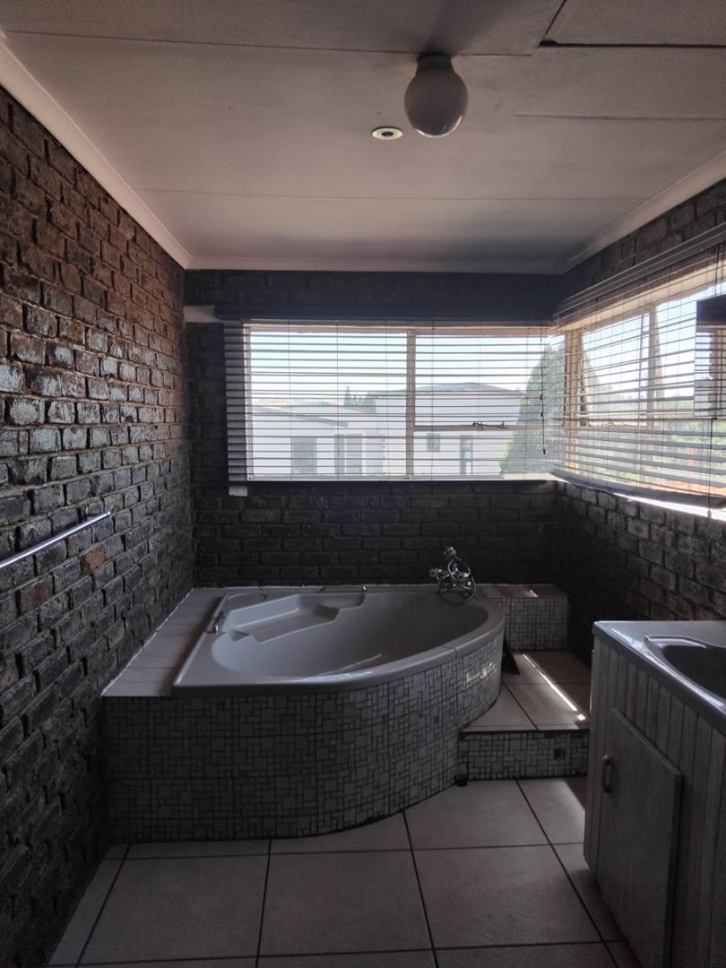 4 Bedroom Property for Sale in Freeway Park Gauteng