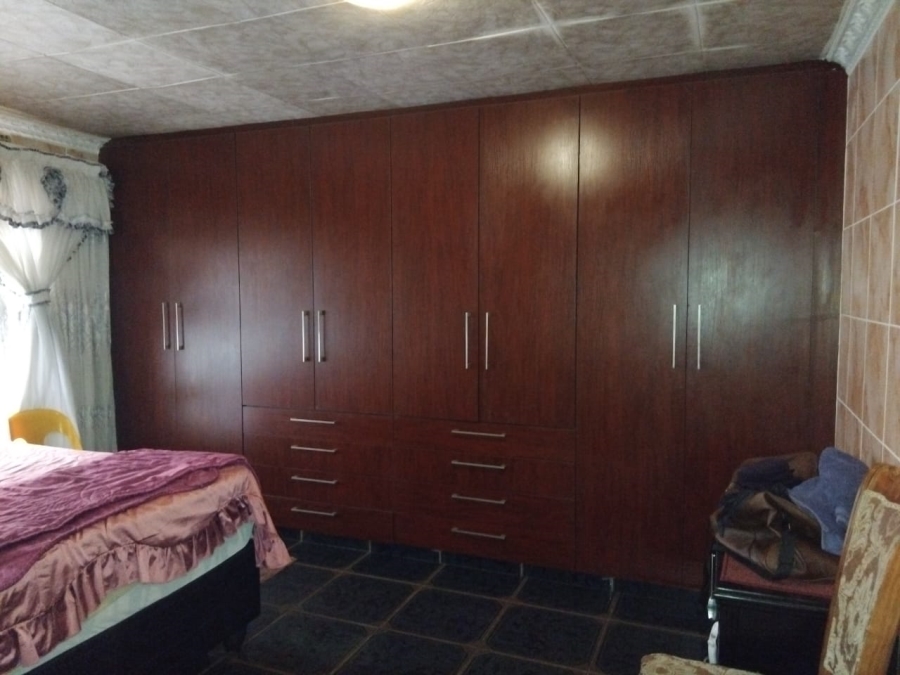 4 Bedroom Property for Sale in Motsu Gauteng