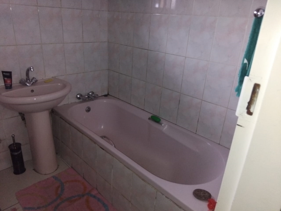 4 Bedroom Property for Sale in Motsu Gauteng