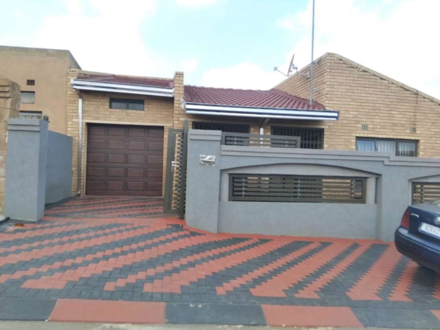 4 Bedroom Property for Sale in Motsu Gauteng