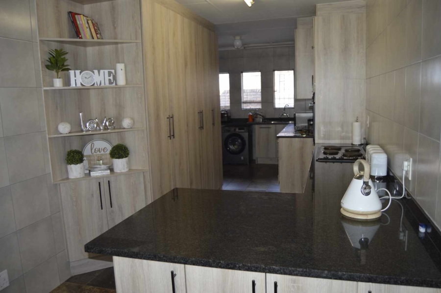 3 Bedroom Property for Sale in Birchleigh North Gauteng