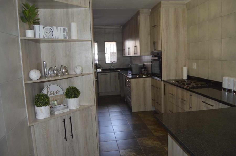 3 Bedroom Property for Sale in Birchleigh North Gauteng