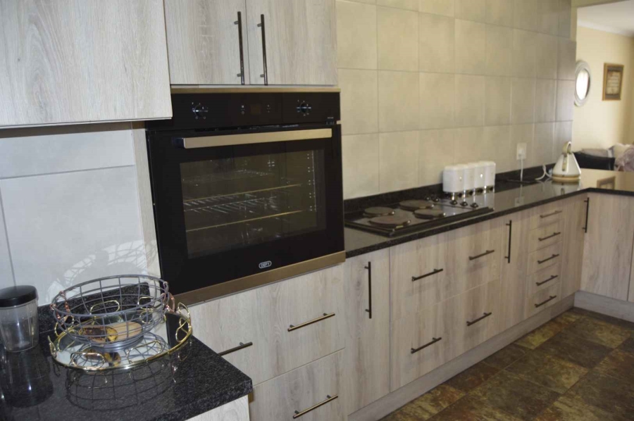 3 Bedroom Property for Sale in Birchleigh North Gauteng