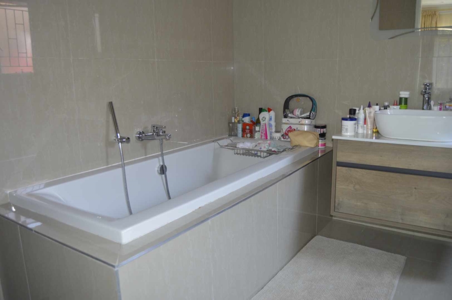 3 Bedroom Property for Sale in Birchleigh North Gauteng