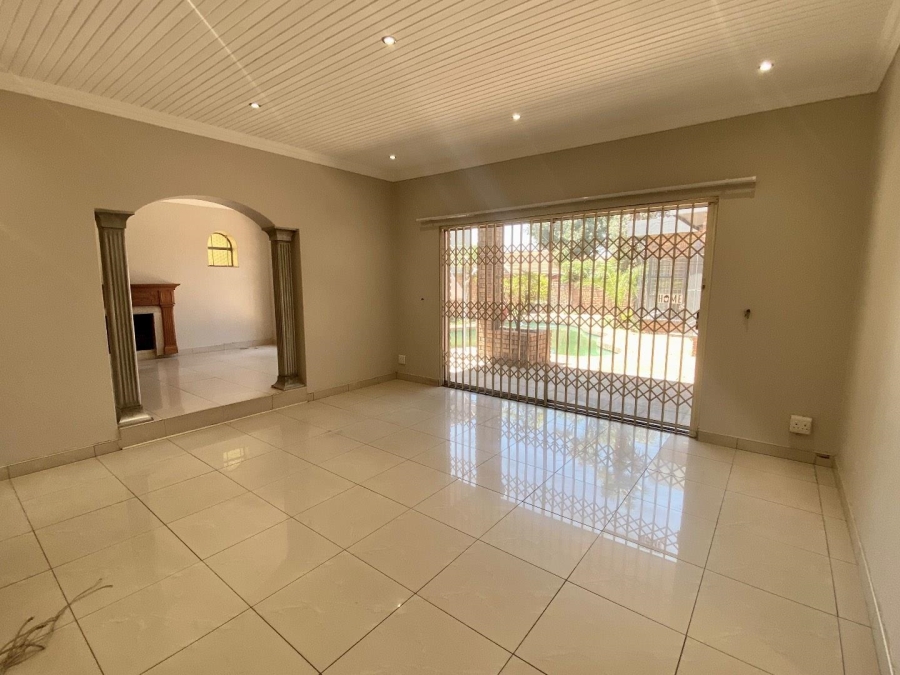 To Let 4 Bedroom Property for Rent in Lakefield Gauteng