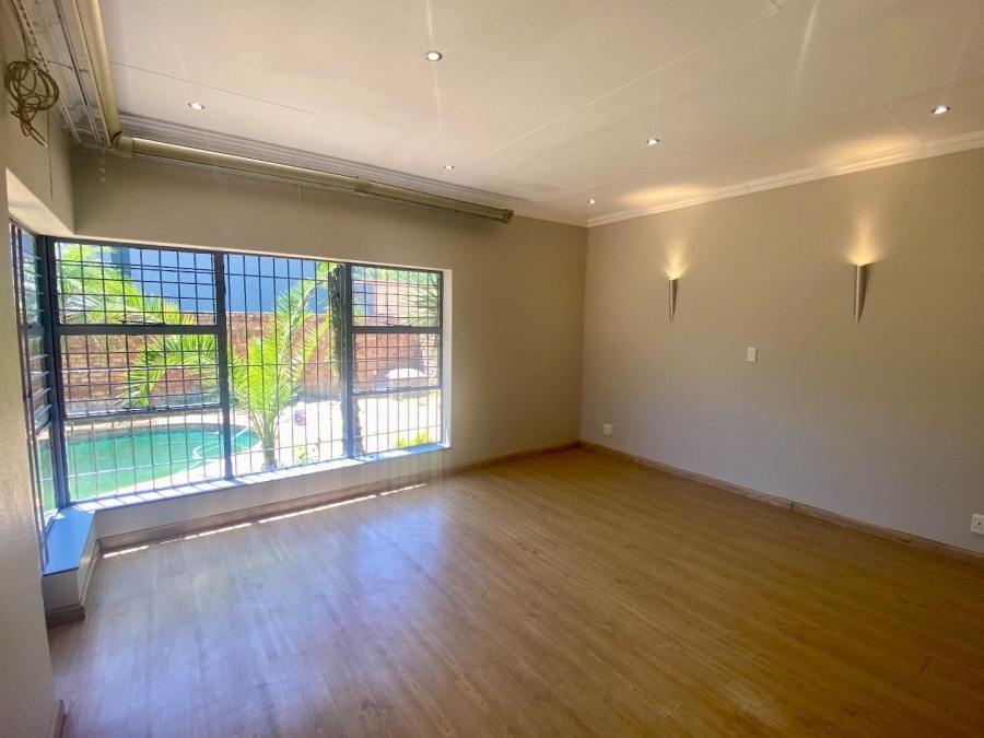 To Let 4 Bedroom Property for Rent in Lakefield Gauteng