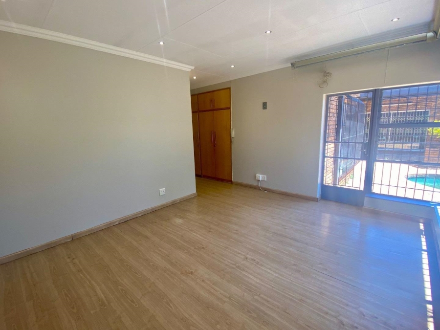 To Let 4 Bedroom Property for Rent in Lakefield Gauteng