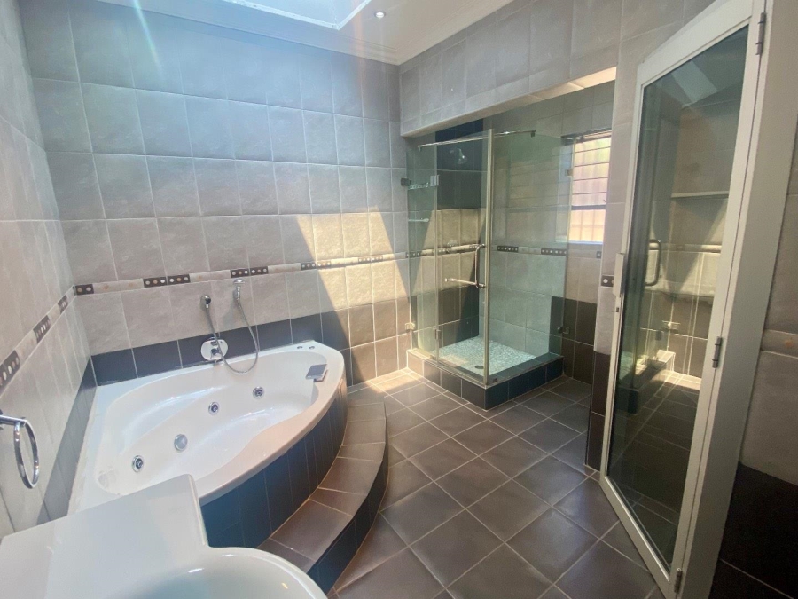 To Let 4 Bedroom Property for Rent in Lakefield Gauteng