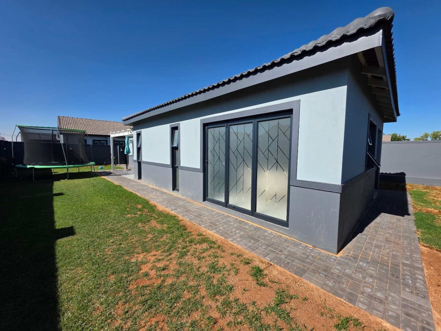 3 Bedroom Property for Sale in Country View Gauteng