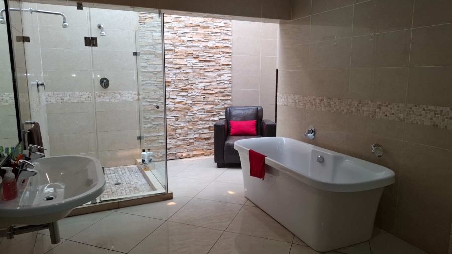 5 Bedroom Property for Sale in Meyersdal Gauteng