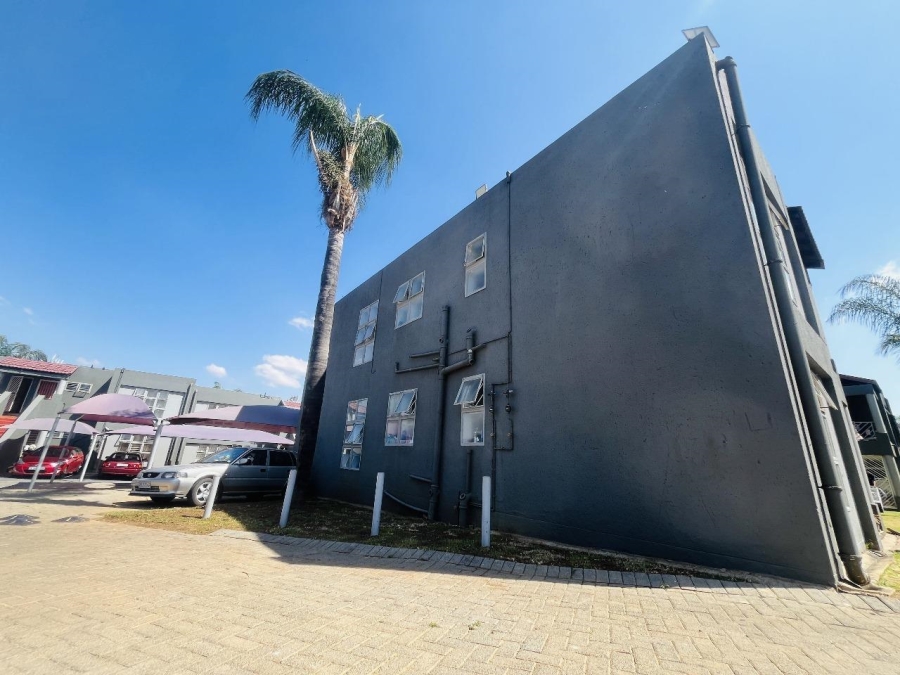 3 Bedroom Property for Sale in Mulbarton Gauteng